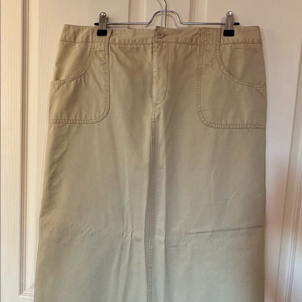 Old Navy khaki skirt size 14